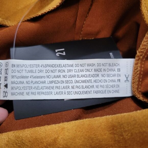 Brownā
Suedeā
Beltedā
MiniĀ Skirt - Picture 6 of 6